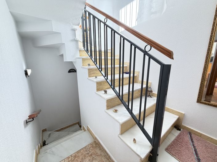 Image No.13-3 Bed Property for sale