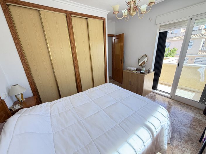 Image No.17-3 Bed Property for sale