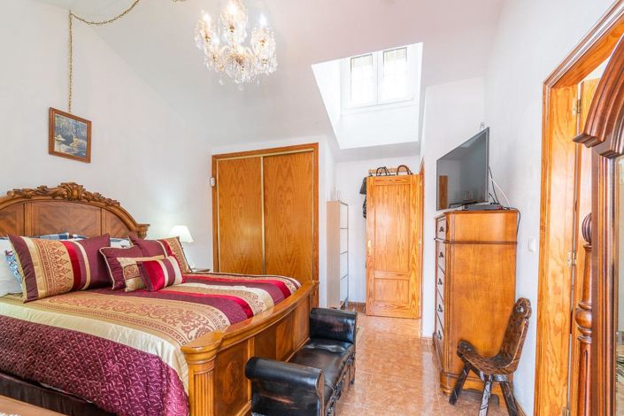 Image No.27-3 Bed Townhouse for sale