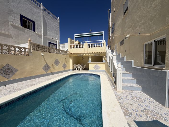 Image No.28-3 Bed Townhouse for sale