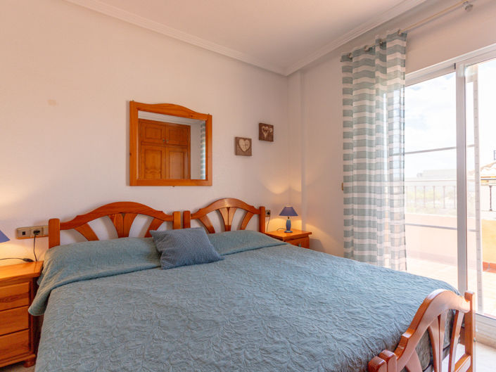 Image No.21-2 Bed Property for sale
