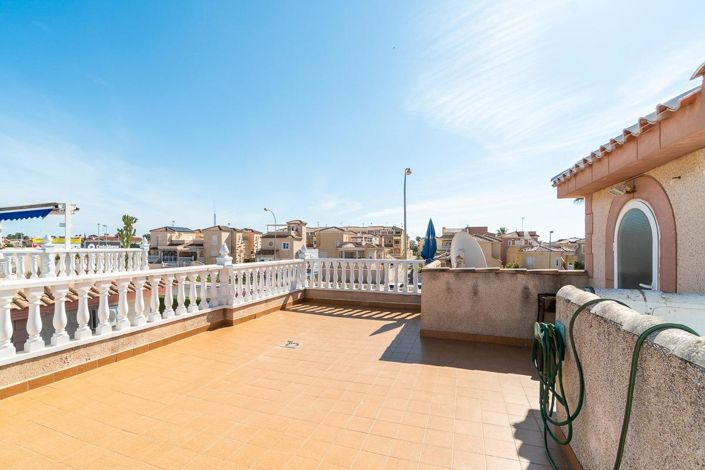 Image No.26-3 Bed Property for sale