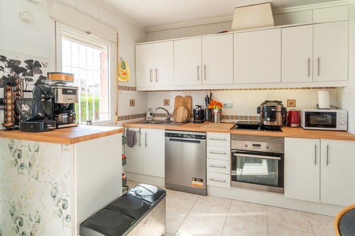 Image No.8-3 Bed Property for sale