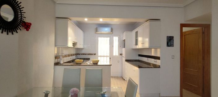 Image No.11-3 Bed Townhouse for sale