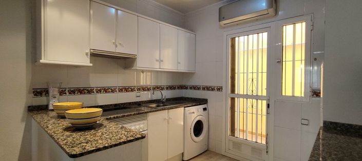 Image No.12-3 Bed Townhouse for sale