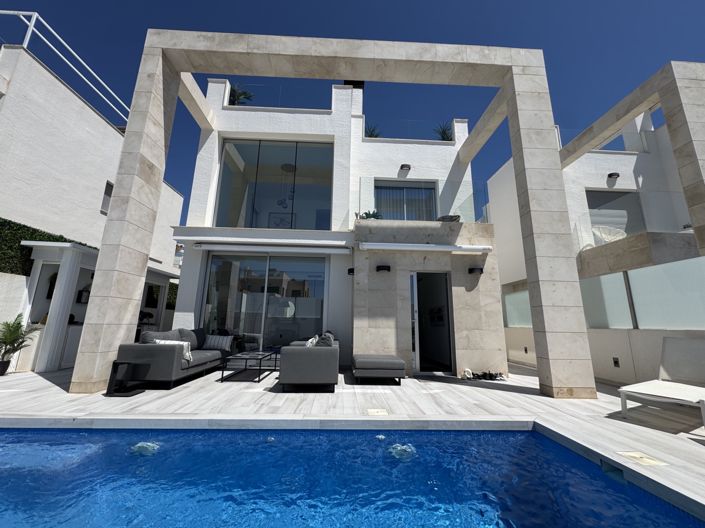 Image No.2-4 Bed Villa for sale