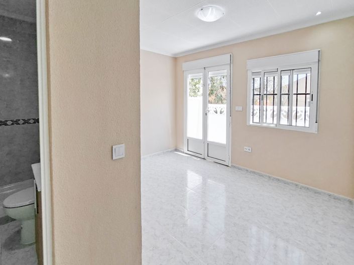 Image No.8-1 Bed Townhouse for sale