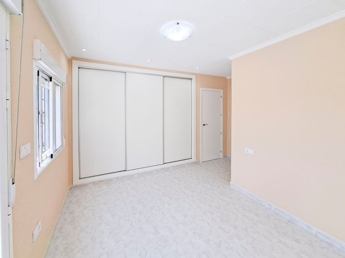 Image No.9-1 Bed Townhouse for sale