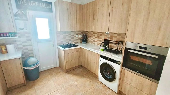 Image No.12-2 Bed Property for sale