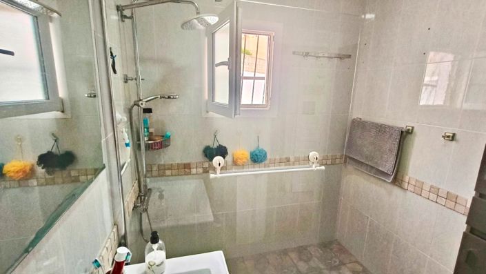 Image No.20-2 Bed Property for sale