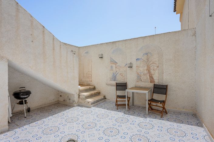 Image No.27-3 Bed Property for sale