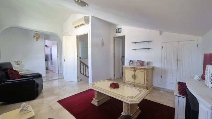 Image No.17-4 Bed Townhouse for sale