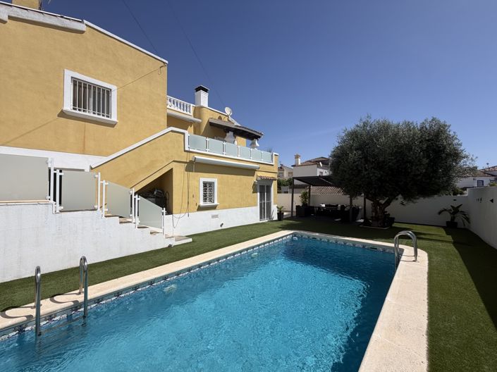 Image No.2-3 Bed Villa for sale