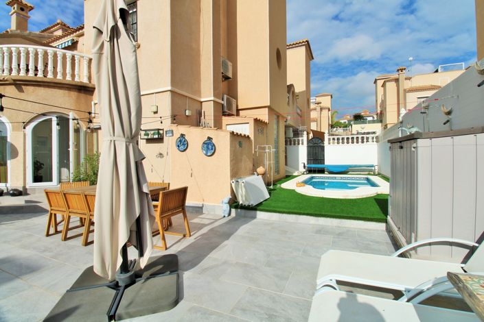 Image No.28-2 Bed Townhouse for sale