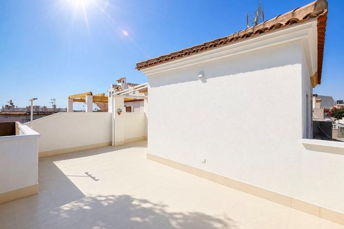 Image No.16-3 Bed Townhouse for sale
