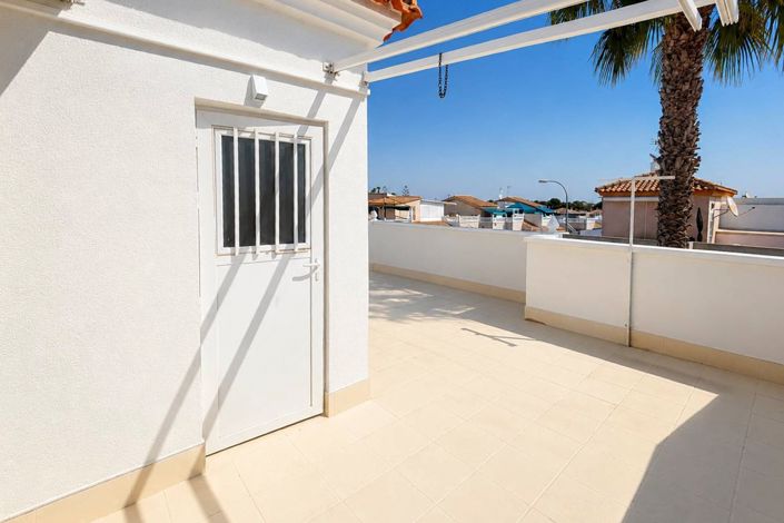 Image No.17-3 Bed Townhouse for sale