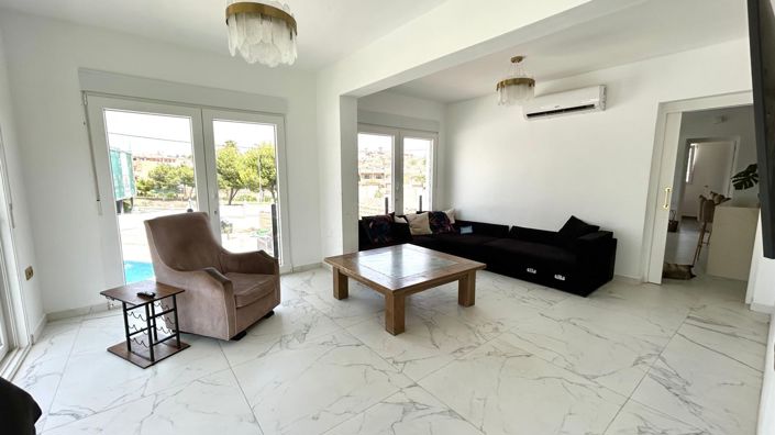 Image No.11-6 Bed Villa for sale
