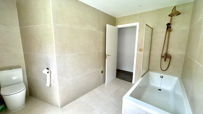Image No.15-6 Bed Villa for sale