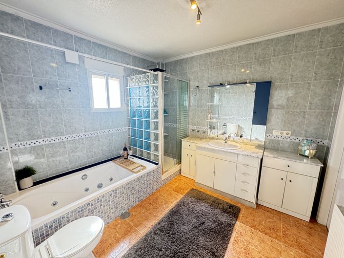 Image No.19-4 Bed Villa for sale
