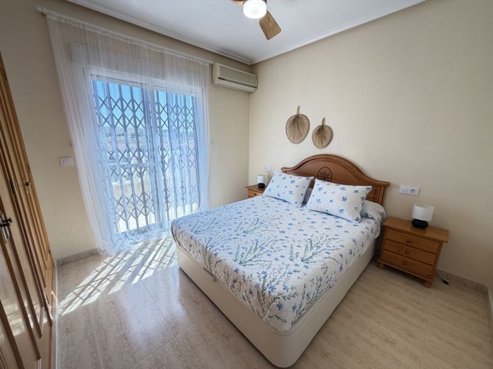 Image No.19-3 Bed Townhouse for sale