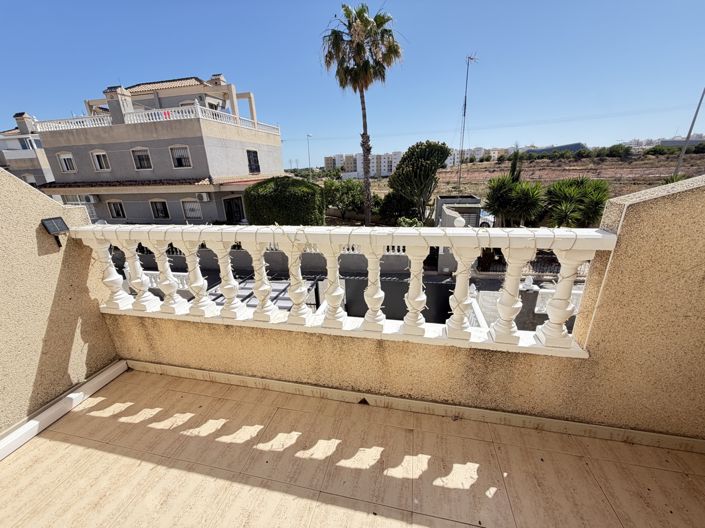 Image No.20-3 Bed Townhouse for sale
