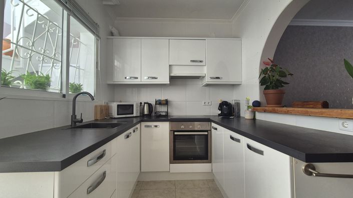 Image No.12-2 Bed Property for sale