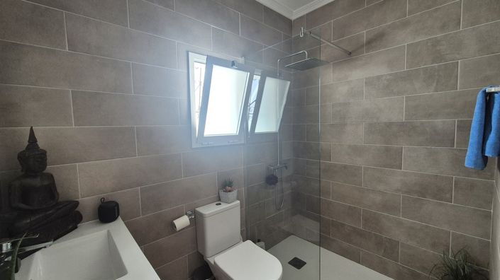 Image No.20-2 Bed Property for sale
