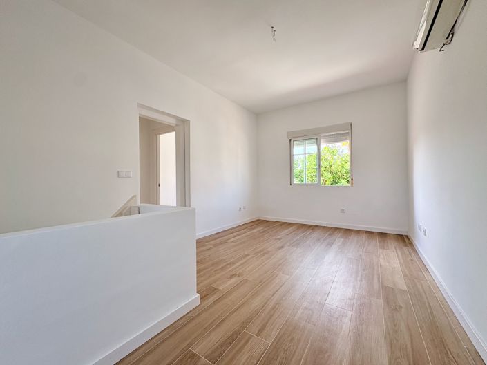 Image No.17-4 Bed Property for sale