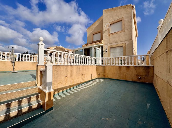Image No.26-4 Bed Property for sale