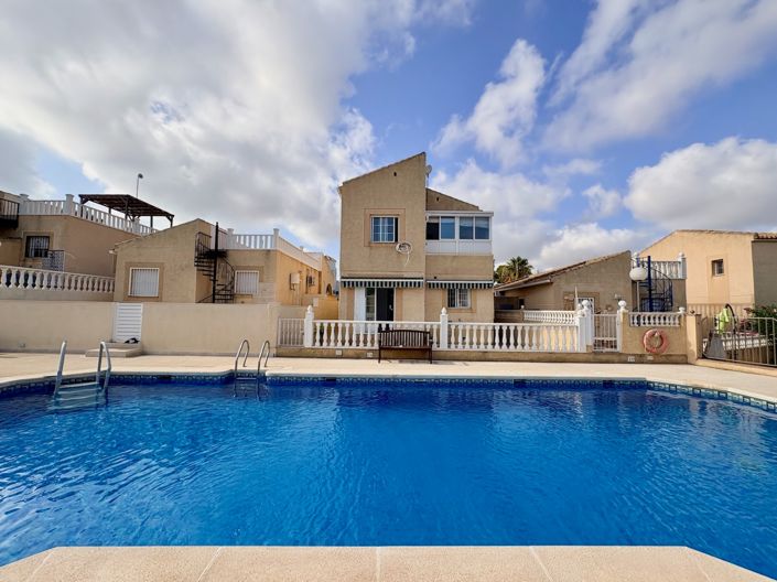 Image No.32-4 Bed Property for sale