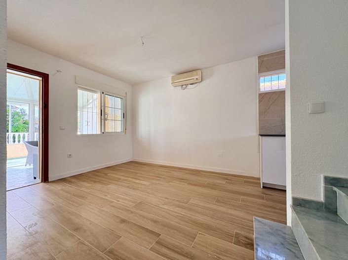 Image No.9-4 Bed Property for sale