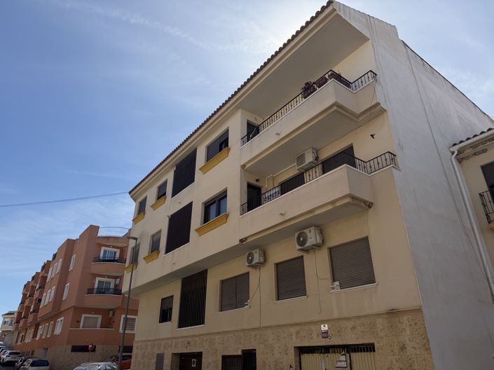 Image No.18-3 Bed Apartment for sale