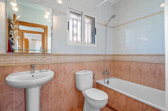 Image No.18-3 Bed Villa for sale
