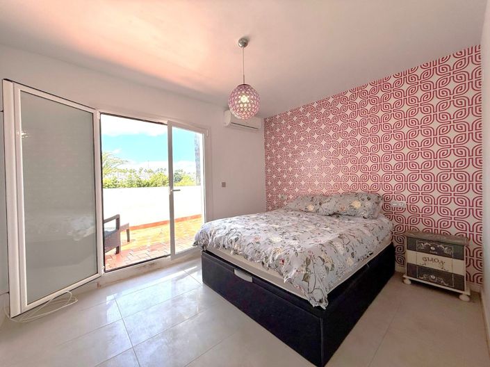 Image No.10-3 Bed Townhouse for sale