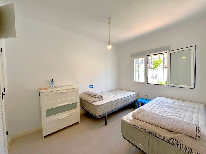 Image No.12-3 Bed Townhouse for sale