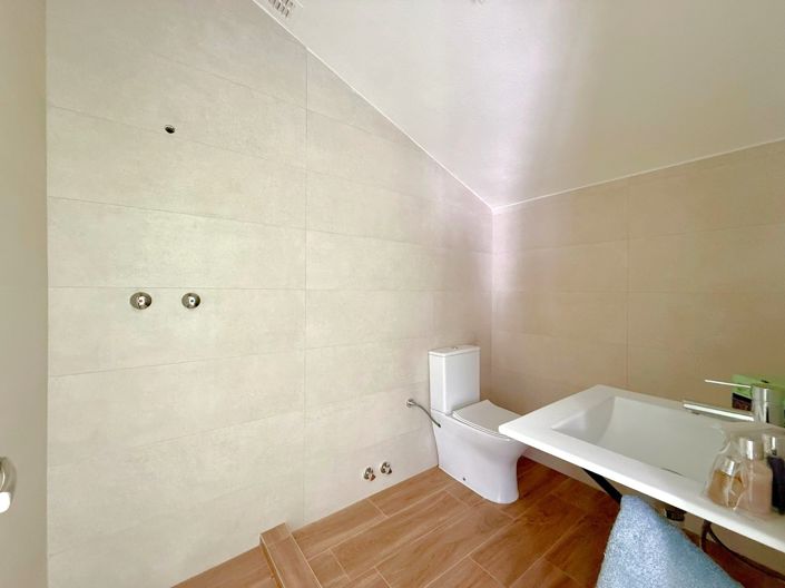 Image No.16-3 Bed Townhouse for sale