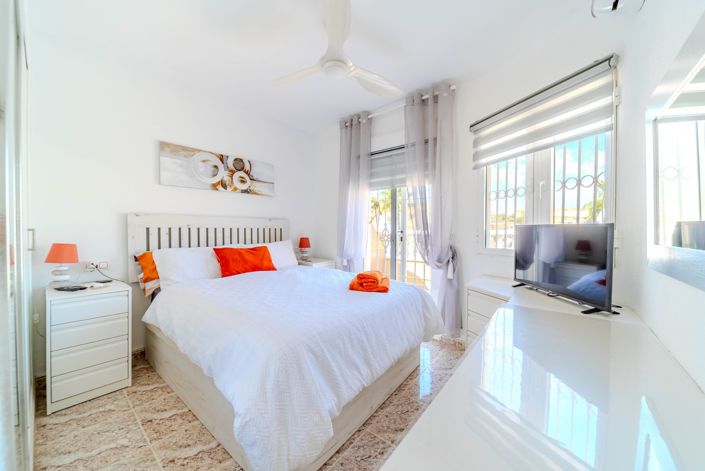 Image No.14-2 Bed Townhouse for sale