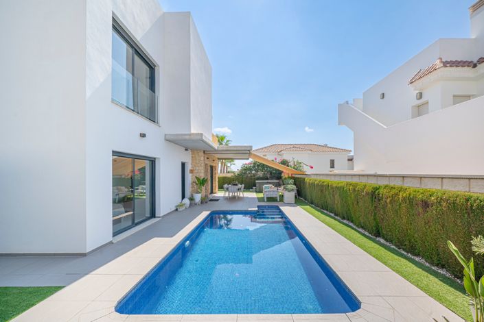 Image No.49-3 Bed Villa for sale