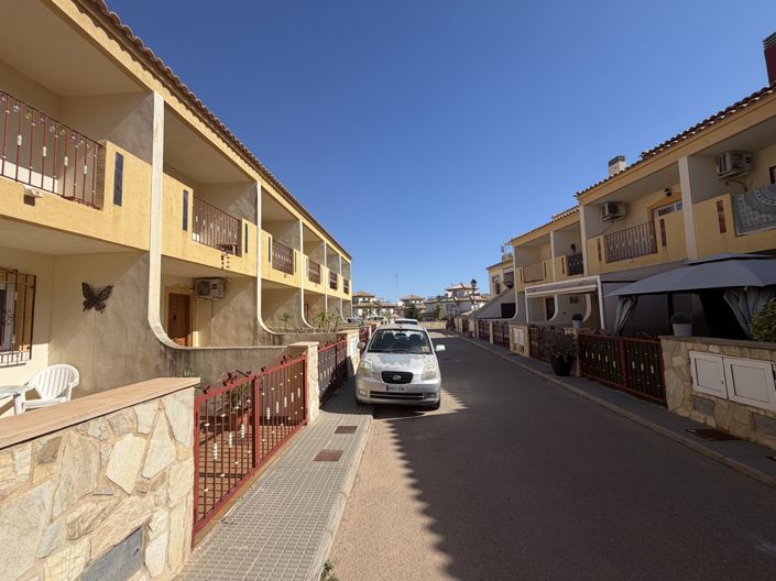 Image No.30-3 Bed Townhouse for sale