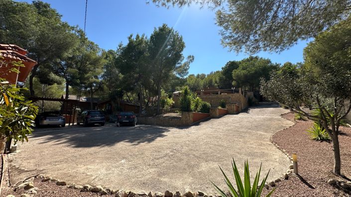 Image No.43-3 Bed Property for sale