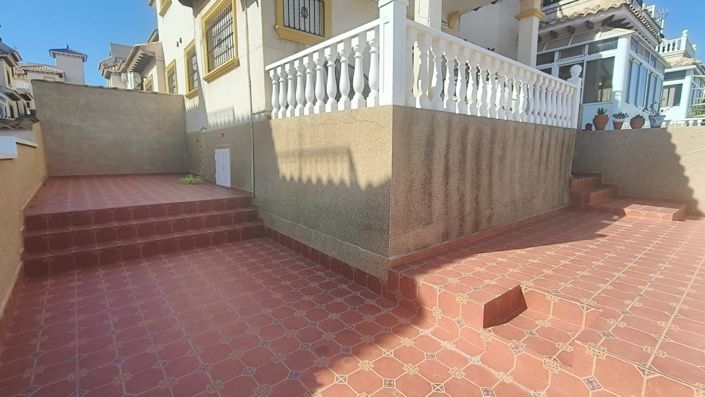 Image No.9-2 Bed Townhouse for sale