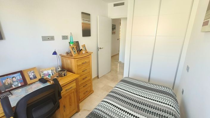 Image No.20-3 Bed Apartment for sale