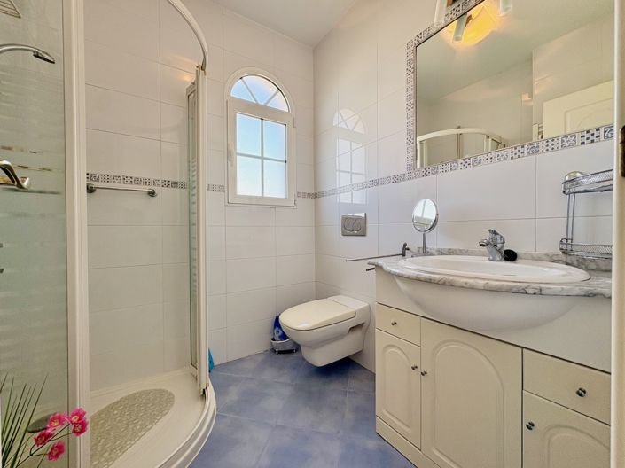 Image No.13-2 Bed Property for sale