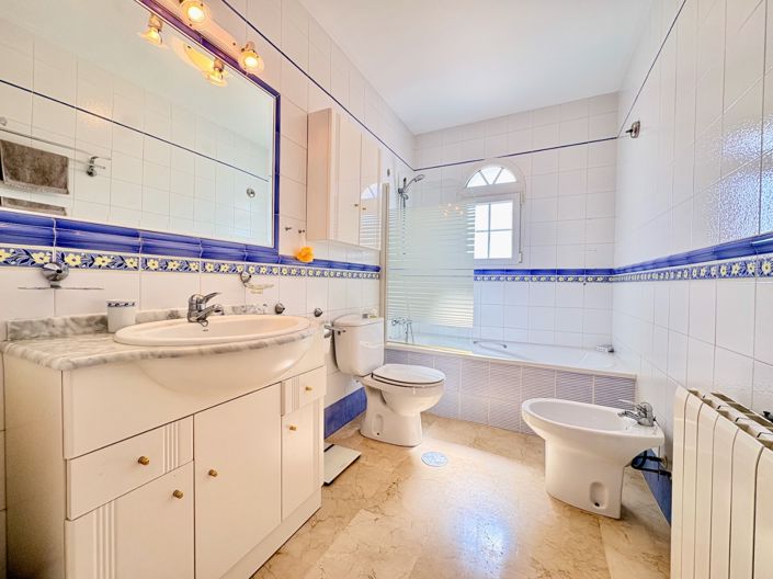 Image No.15-2 Bed Property for sale