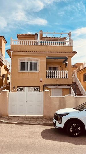 Image No.2-3 Bed Villa for sale