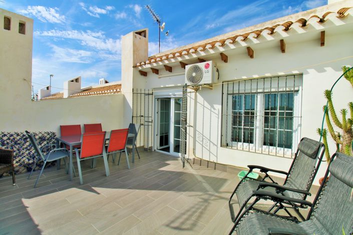 Image No.26-3 Bed Townhouse for sale