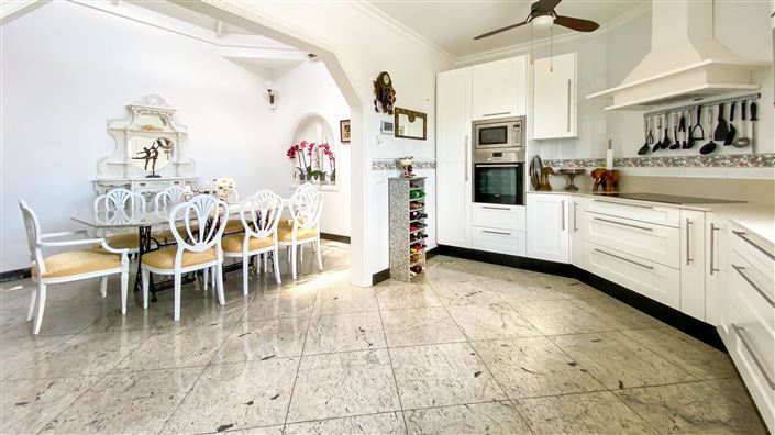 Image No.16-6 Bed Villa for sale