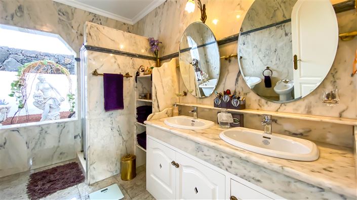 Image No.20-6 Bed Villa for sale