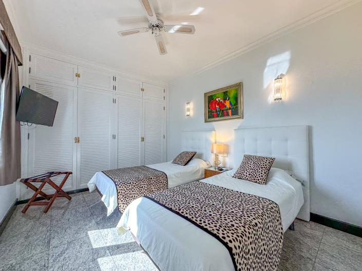 Image No.21-6 Bed Villa for sale