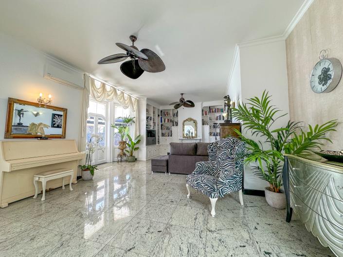 Image No.12-6 Bed Villa for sale